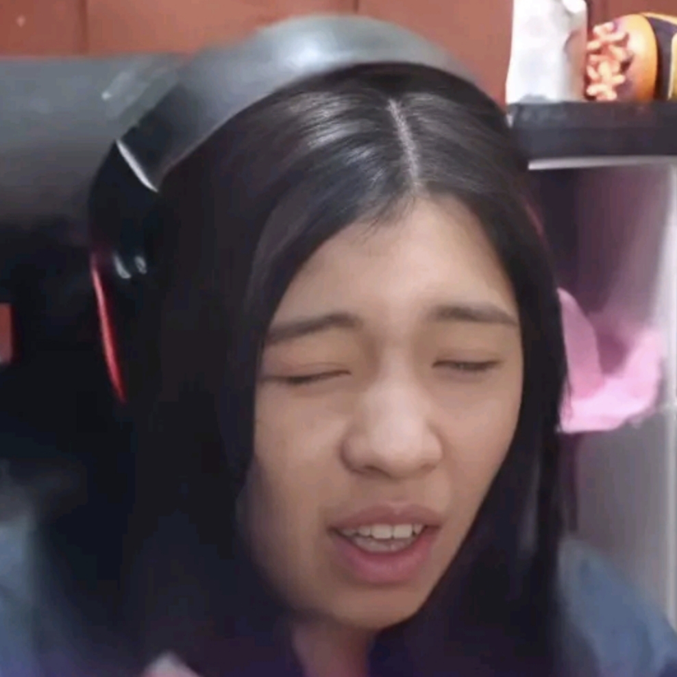 woman_headphones
