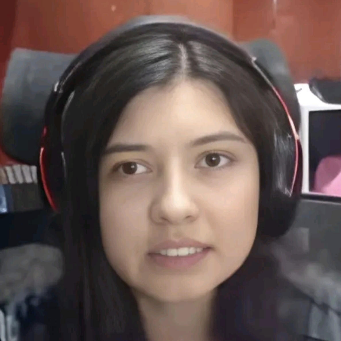 woman_headphones
