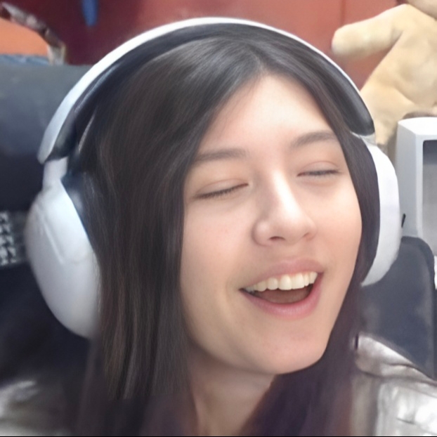 happy_woman_headphones